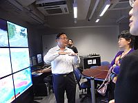 The delegation visits the Institute of Space and Earth Information Science.